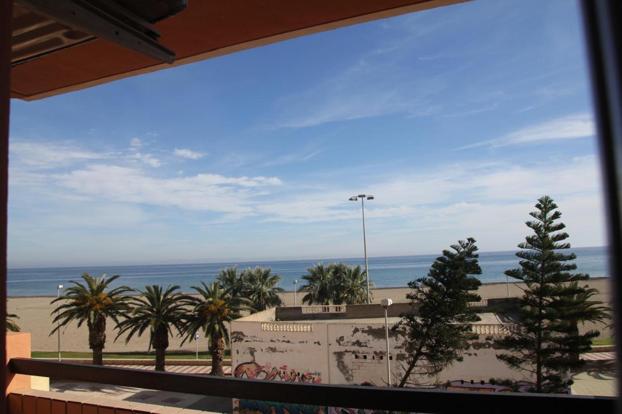 Apartamento En Primera Linea De Playa, Con Vistas A La Playa Y Con Wifi Roquetas de Mar Exterior photo